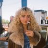 "Manchild" a 69 centavos: a estratégia de Sabrina Carpenter para pegar o topo da Billboard Hot 100
